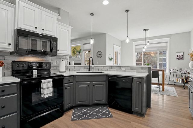 728 N Timberleaf Cir, Derby, KS 67037