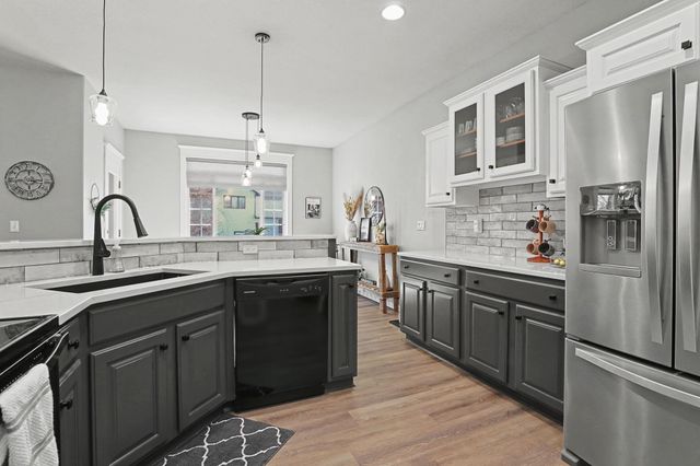 728 N Timberleaf Cir, Derby, KS 67037