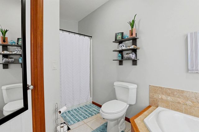 728 N Timberleaf Cir, Derby, KS 67037