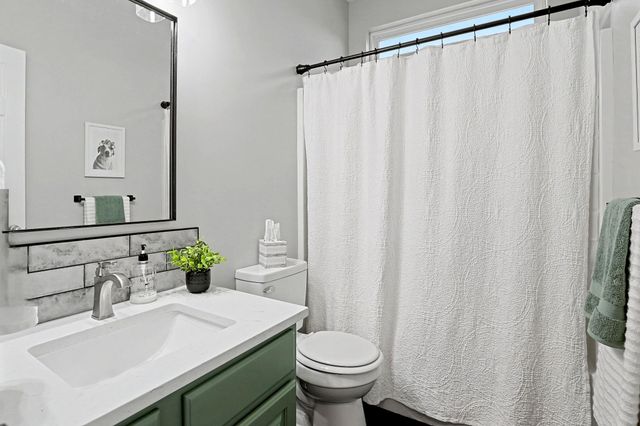 728 N Timberleaf Cir, Derby, KS 67037