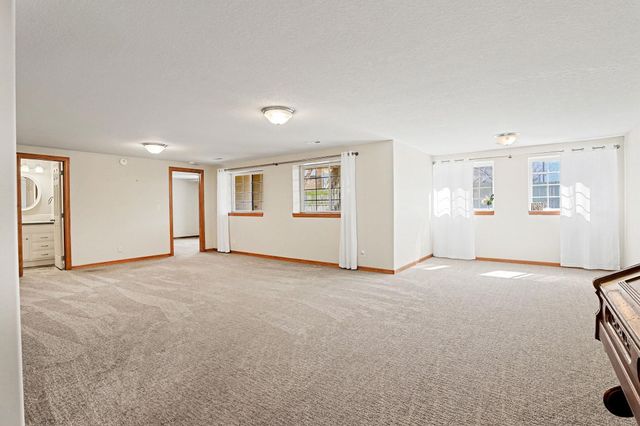 728 N Timberleaf Cir, Derby, KS 67037