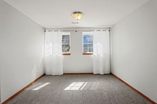 728 N Timberleaf Cir, Derby, KS 67037