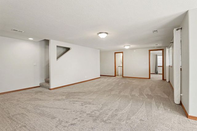 728 N Timberleaf Cir, Derby, KS 67037