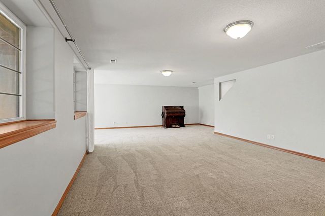 728 N Timberleaf Cir, Derby, KS 67037