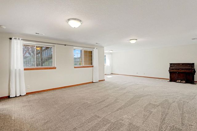 728 N Timberleaf Cir, Derby, KS 67037