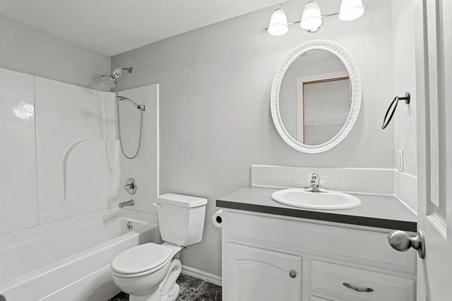 728 N Timberleaf Cir, Derby, KS 67037