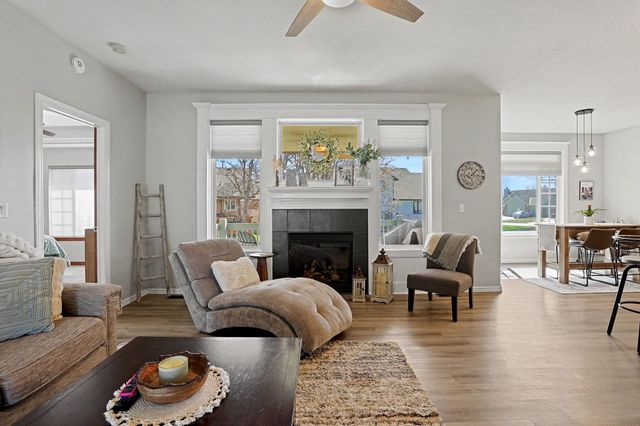 728 N Timberleaf Cir, Derby, KS 67037