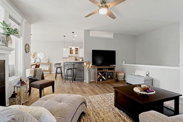 728 N Timberleaf Cir, Derby, KS 67037