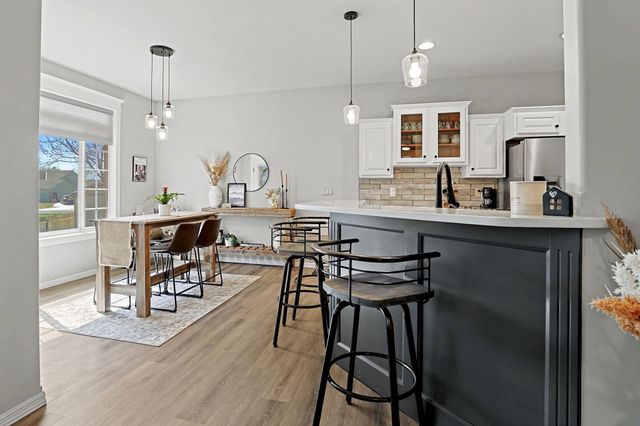 728 N Timberleaf Cir, Derby, KS 67037