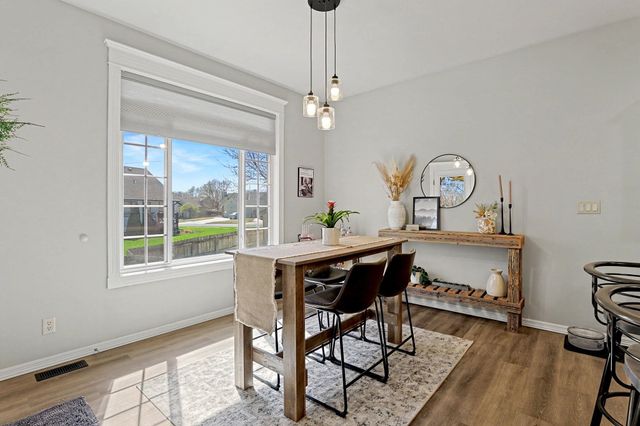 728 N Timberleaf Cir, Derby, KS 67037