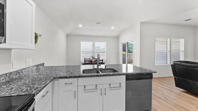 304 Del Monte Drive, Huntsville, TX 77320