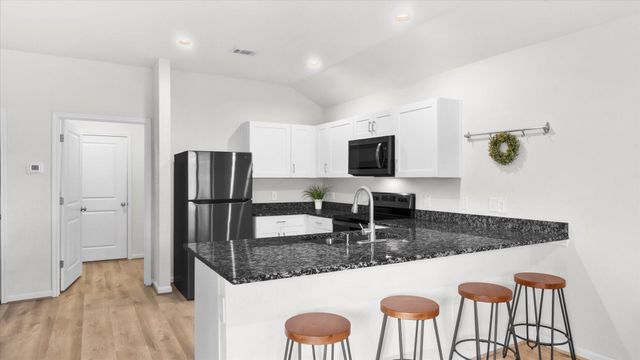 304 Del Monte Drive, Huntsville, TX 77320