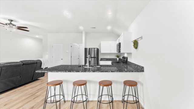 304 Del Monte Drive, Huntsville, TX 77320