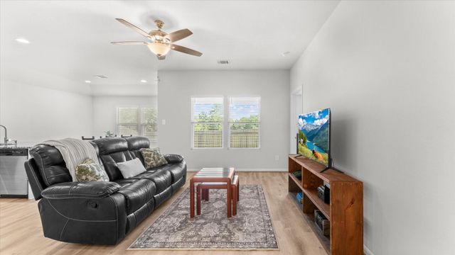 304 Del Monte Drive, Huntsville, TX 77320