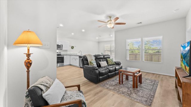 304 Del Monte Drive, Huntsville, TX 77320
