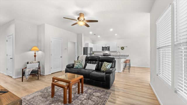 304 Del Monte Drive, Huntsville, TX 77320