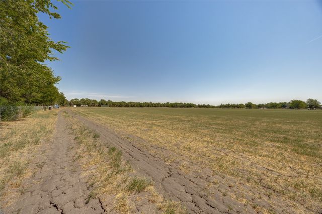 5788 Co Rd 4640, Trenton, TX 75490