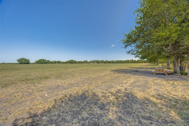 5788 Co Rd 4640, Trenton, TX 75490