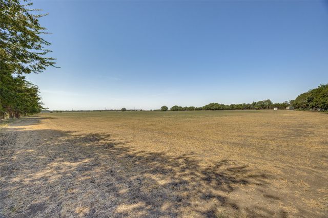 5788 Co Rd 4640, Trenton, TX 75490