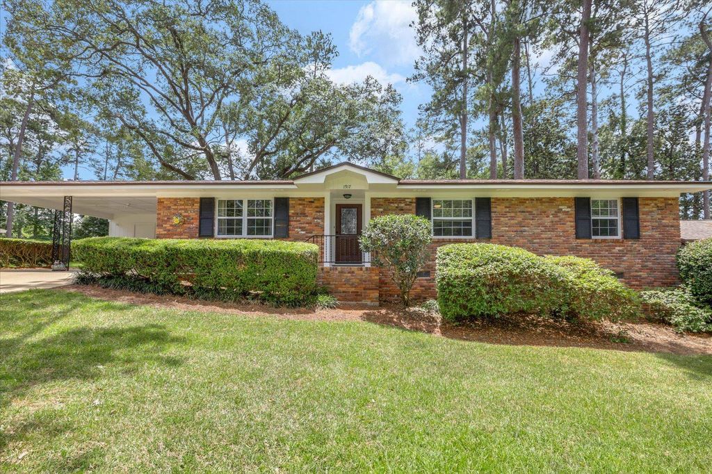 1917 Sharon Road, Tallahassee, FL 32303