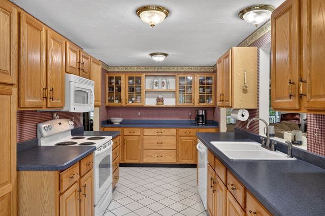 442 Flint St, Barnstable, MA 02648