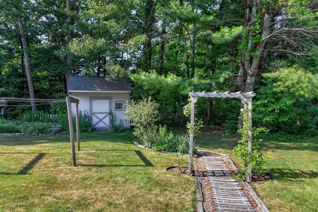442 Flint St, Barnstable, MA 02648