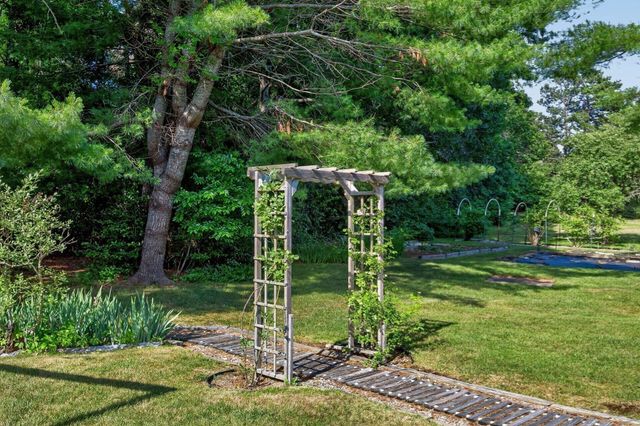 442 Flint St, Barnstable, MA 02648