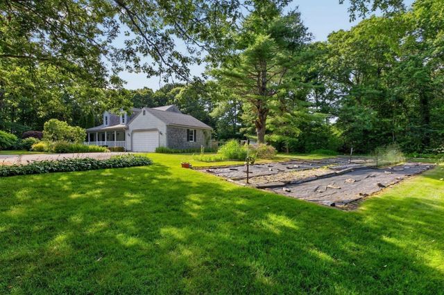 442 Flint St, Barnstable, MA 02648