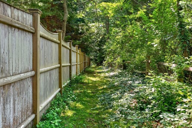 442 Flint St, Barnstable, MA 02648