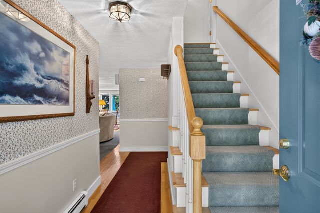 442 Flint St, Barnstable, MA 02648