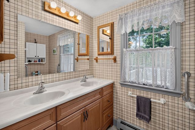 442 Flint St, Barnstable, MA 02648