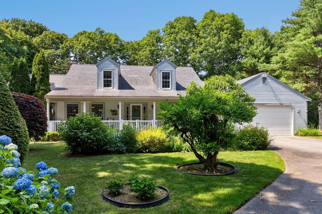 442 Flint St, Barnstable, MA 02648