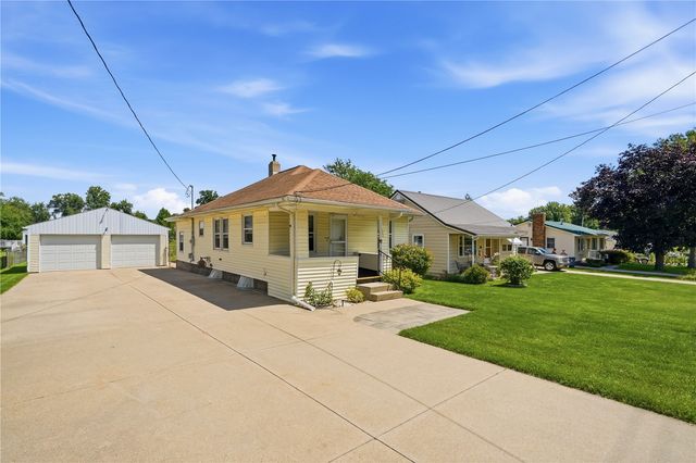 130 29th Avenue SW, Cedar Rapids, IA 52404