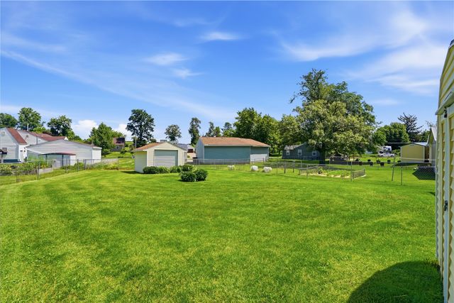 130 29th Avenue SW, Cedar Rapids, IA 52404