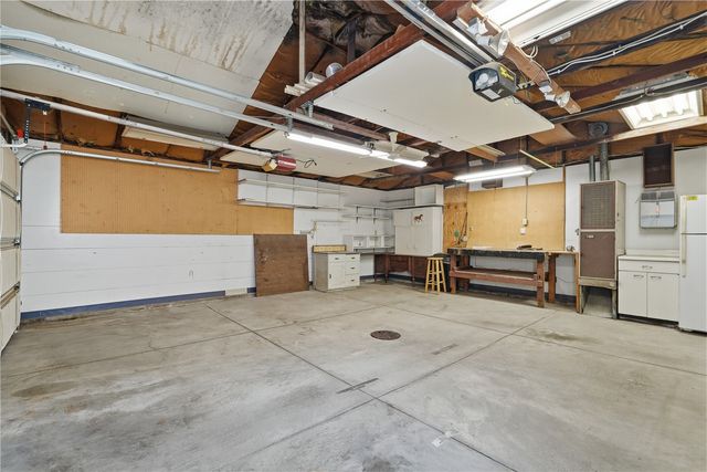 130 29th Avenue SW, Cedar Rapids, IA 52404
