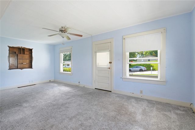 130 29th Avenue SW, Cedar Rapids, IA 52404