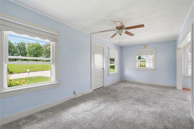 130 29th Avenue SW, Cedar Rapids, IA 52404