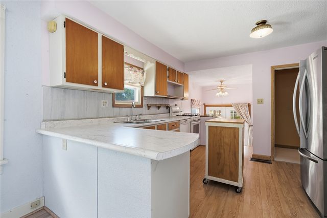130 29th Avenue SW, Cedar Rapids, IA 52404