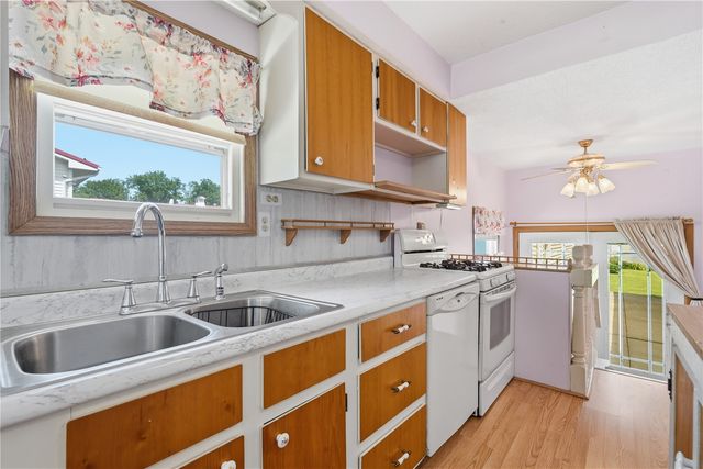 130 29th Avenue SW, Cedar Rapids, IA 52404