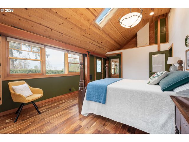 42 RIDGEWOOD Dr, Eugene, OR 97405