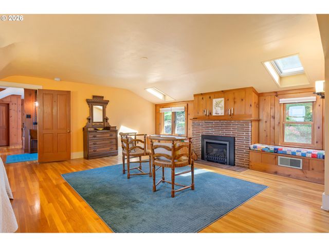 42 RIDGEWOOD Dr, Eugene, OR 97405