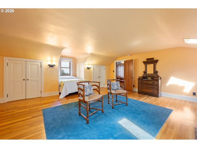 42 RIDGEWOOD Dr, Eugene, OR 97405