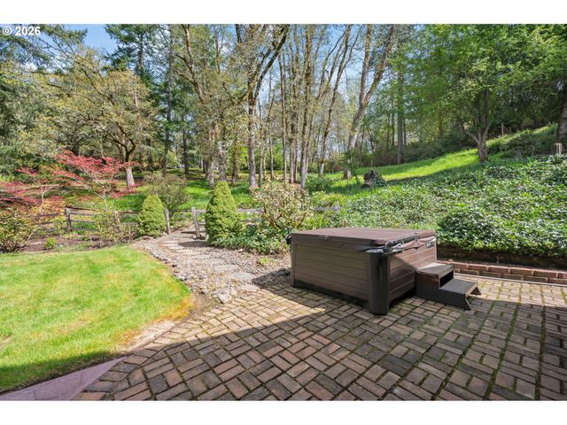 42 RIDGEWOOD Dr, Eugene, OR 97405