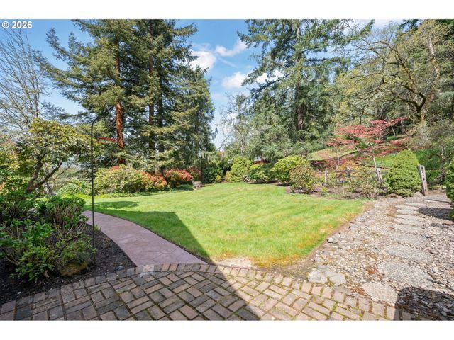 42 RIDGEWOOD Dr, Eugene, OR 97405