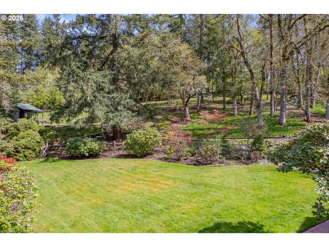 42 RIDGEWOOD Dr, Eugene, OR 97405