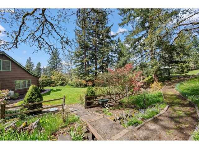 42 RIDGEWOOD Dr, Eugene, OR 97405