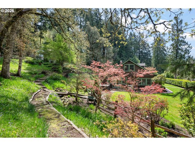 42 RIDGEWOOD Dr, Eugene, OR 97405