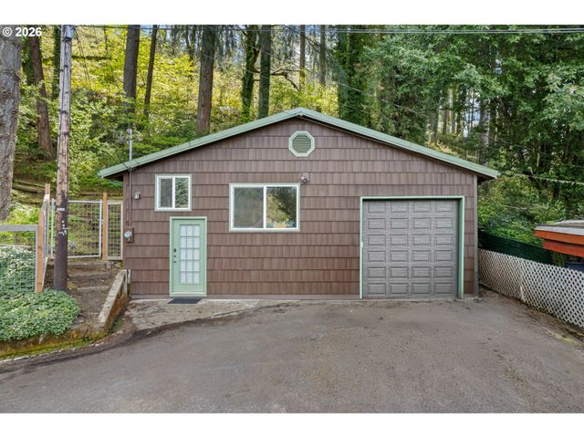 42 RIDGEWOOD Dr, Eugene, OR 97405
