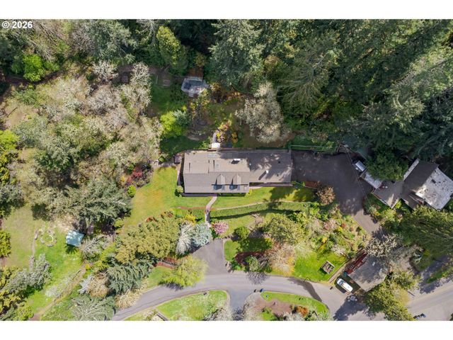 42 RIDGEWOOD Dr, Eugene, OR 97405
