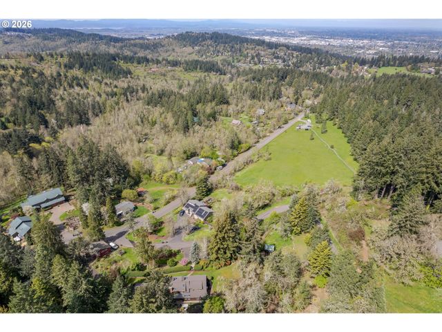 42 RIDGEWOOD Dr, Eugene, OR 97405